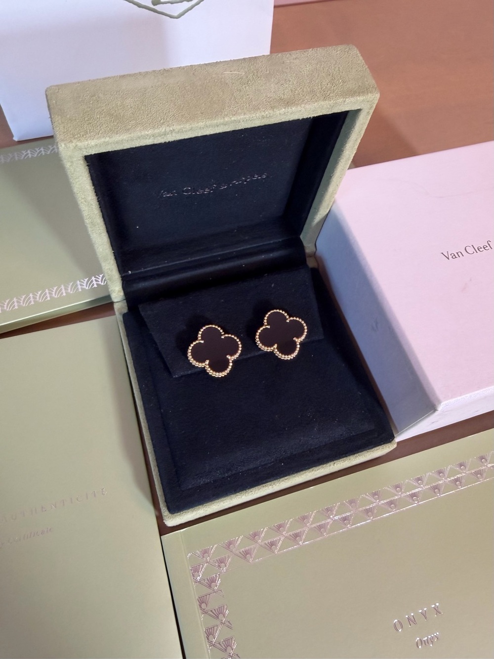 RARE Van Cleef & Arpels Magic Onyx Alhambra single motif earrings FULL SET - Picture 13 of 15